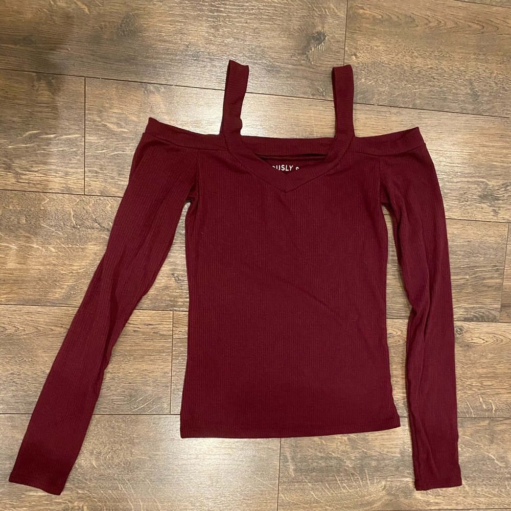 Open shoulder Small long sleeve shirt